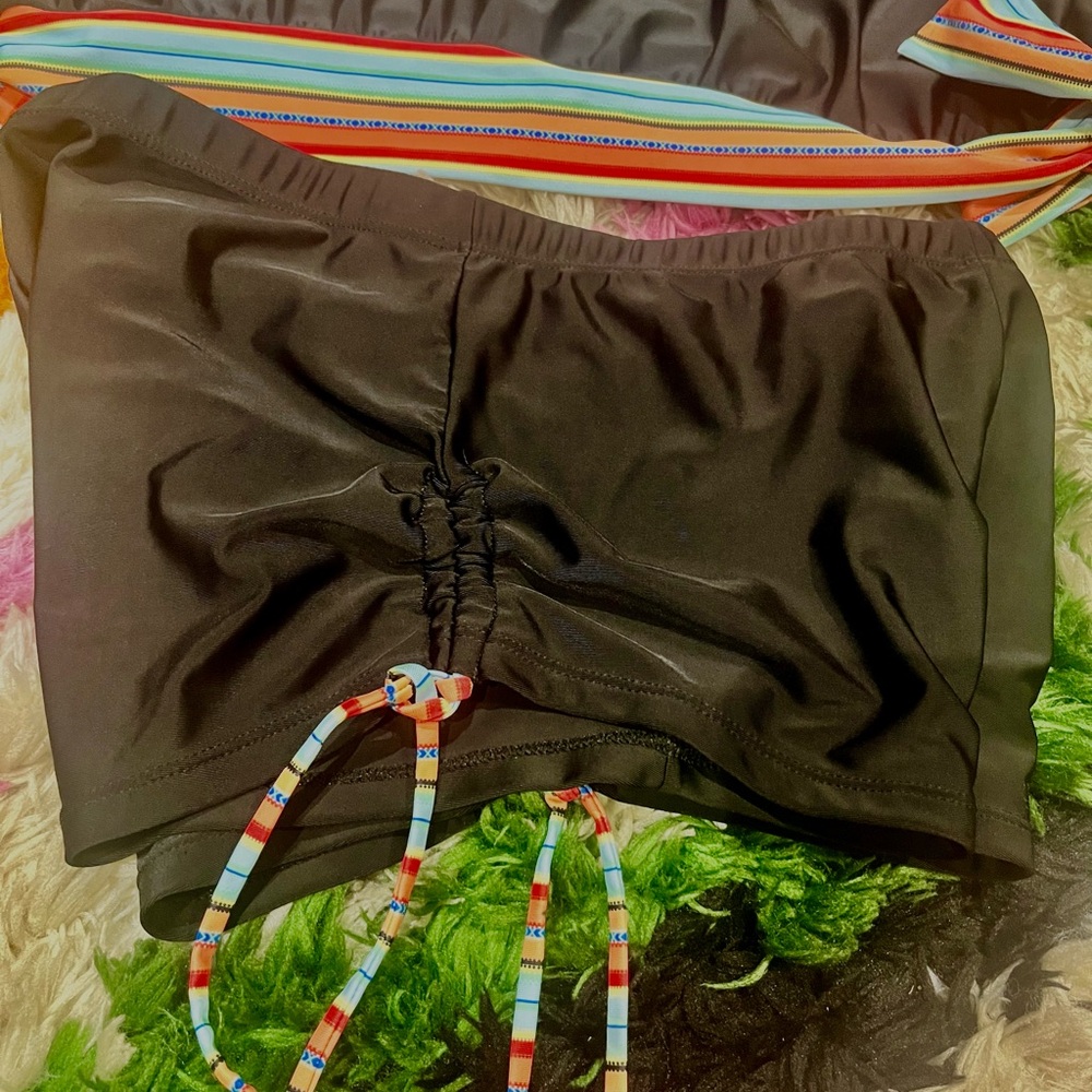 Two piece Swimsuit - Picture 3 of 3